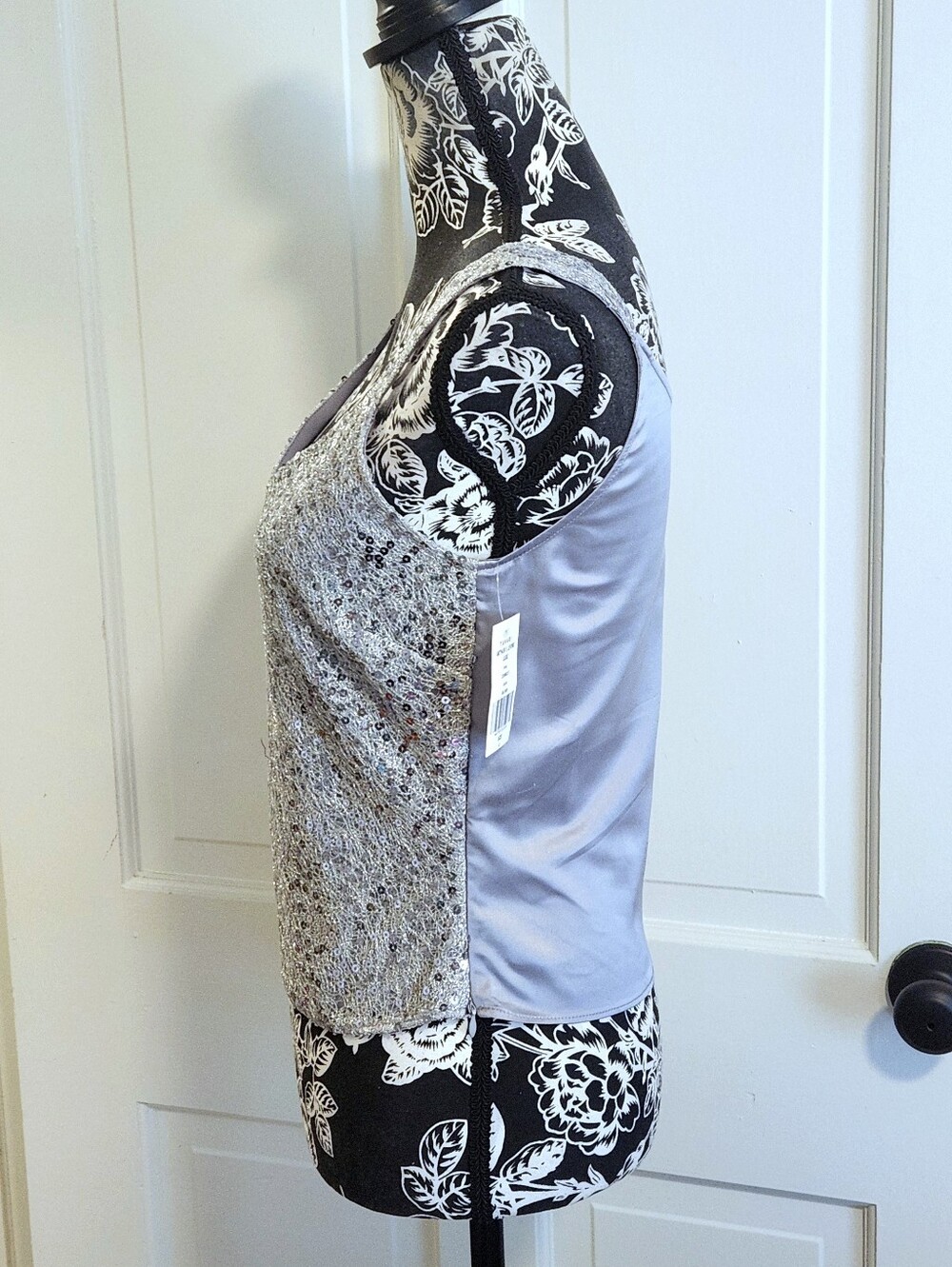 🆕️ 💎HTF Tahari Luxe💎 - Silver Sequin Scoop-Neck Tank Top - Picture 7 of 14